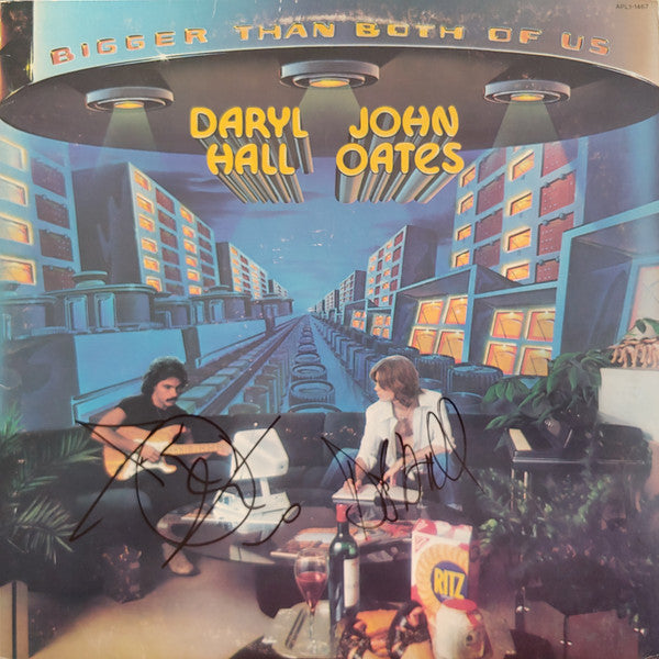 DARYL HALL - JOHN OATES - Bigger Than Both of Us