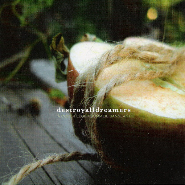 DESTROYALLDREAMERS– À Coeur Léger Sommeil Sanglant